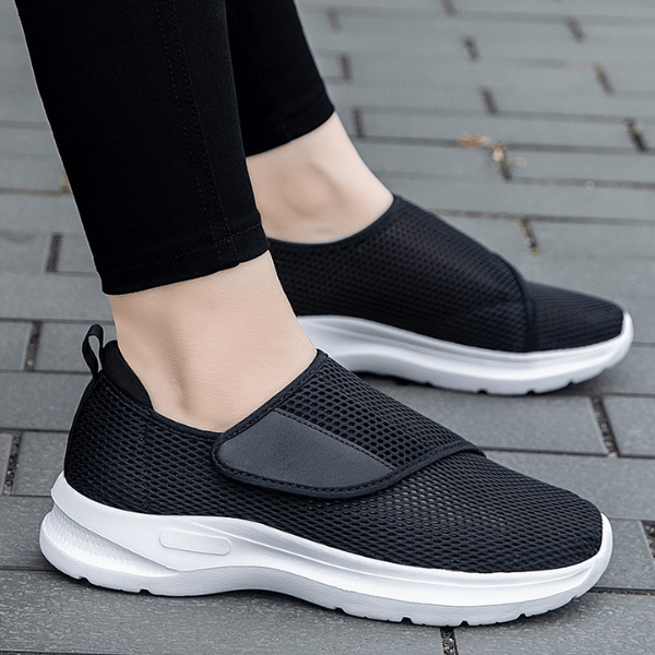 Black + White Sole